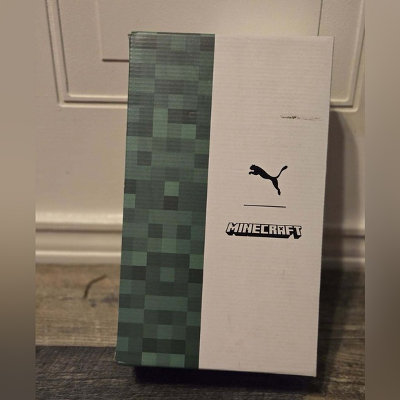 Kids puma sneakers size 6 - Picture 2 of 4